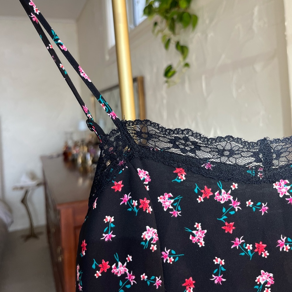 Sweet floral mini dress with black lace and adjustable delicate straps
